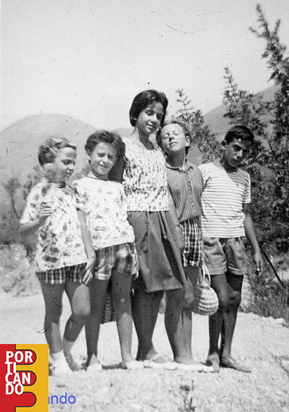 1960 le sorelle Langiano con Rosangela e Dino Avagliano sulla pineta serra