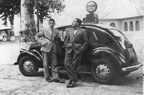 1953 circa Armando De Felicis e il fratello Renato con la lancia ardea