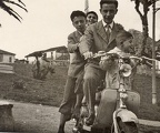1956 Nino D'Antonio e i fratelli Rispoli sulla lambretta