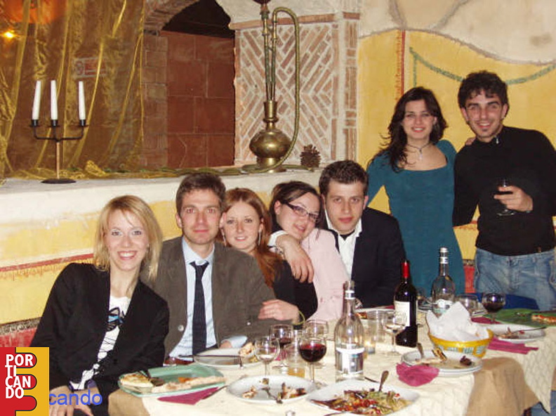 2006 Alice Alfano (festa di laurea) e la compagnia teatrale ex alunni del liceo M. Galdi