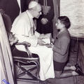 1952 novembre 4 Pio XII riceve in dono da Enzo Mazzariello ( Pippo Buono ) il Pan di spagna della pasticceria Avallone