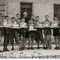 1952 novembre 4 Pippo Buono con i colombi da affrorire a PIO XII a via della conciliazione