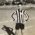 1955 Nino D'Antonio con la maglia della Pippo Buono allo campo sportivo comunale 1