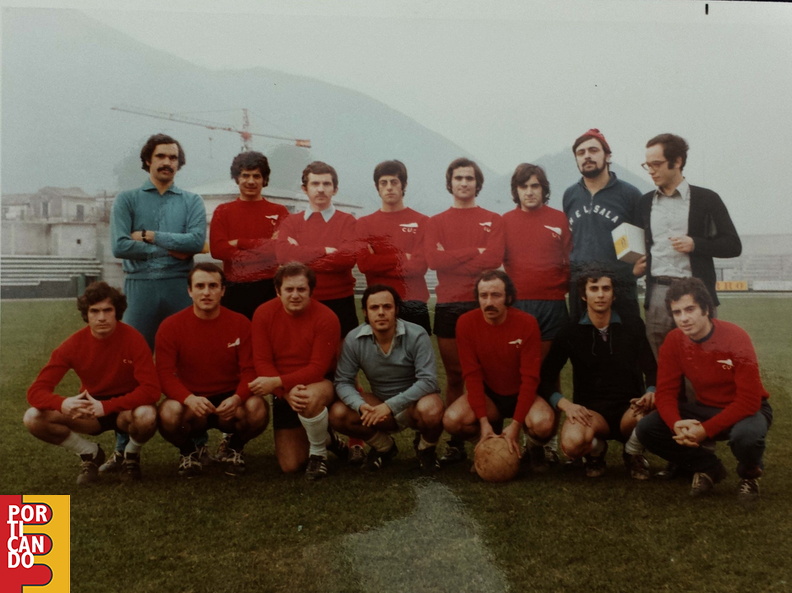 1975_circa_C.U.C._Piero_Redi_presidente_con_la_squadra.jpg