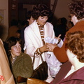 1978 sala comunale  Anna De Rosa Ugliano consegna
