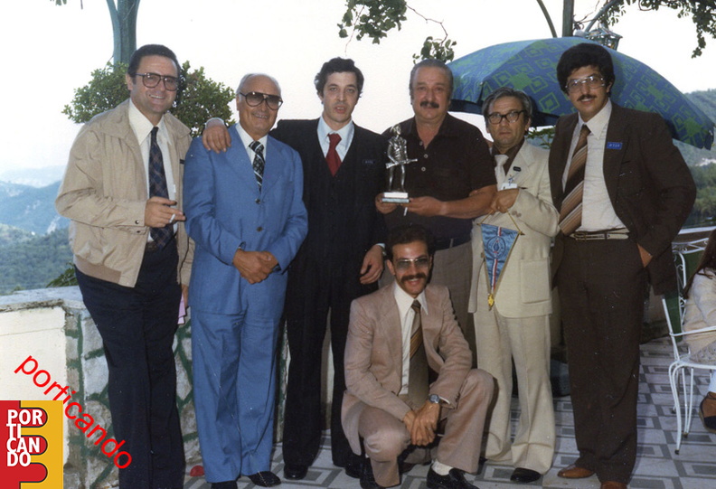 1979 hotel scopalatiello Filippo Maone i8HFM con il gruppo (1)