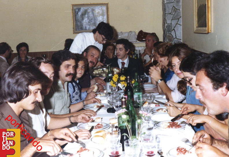 1979_hotel_scopalatiello___pranzo_sociale_al_centro_A_(1).jpg
