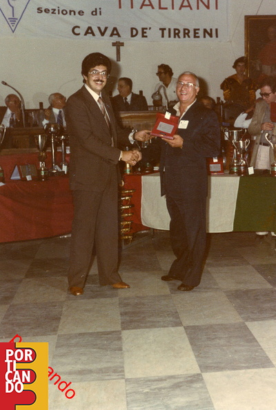 1979 sala comunale A.Avagliano i8YAV premia i (5)