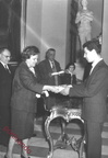1961 Eugenio Abbro e  Signora consegnano il premio a Antonio Ugliano