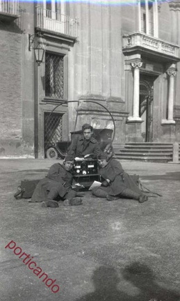 1940 circa soldati sul piazzale della Badia