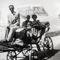 1955 Raffaele Adinolfi con la sua carrozzella in costiera amalfatina
