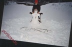 Delia Fasano e il pupazzo di neve costruito da lei e da ANNABICE DELLA MONICA