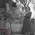 1942 Mia cugina Maria mia sorella Rosa e mia cugina MariaAntonietta ( Mimetta) con la mamma Anna