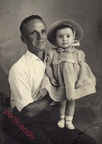 1970 circa Nonno Felice con la 1 nipote Marialuisa 955