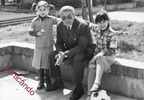 1970 circa Nonno Mimi con le nipoti Elena e Barbara