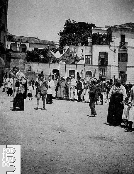 1927 16 maggio processione del Corpus Domini 3  a piazza sanfrancesco (foto Brupis )