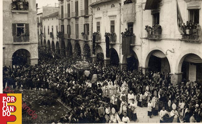 1928_processione_per_i_Beati_Abati_Cavesi.jpg