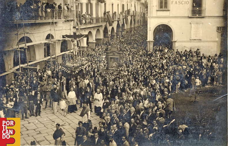 1930  processione dopo il terremoto con il canonico Avallone  ed il cavalier Maiorana