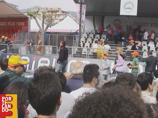 Giro Antonietta Di Martino e tifosi all'arrivo ( foto di Pierino Barone)