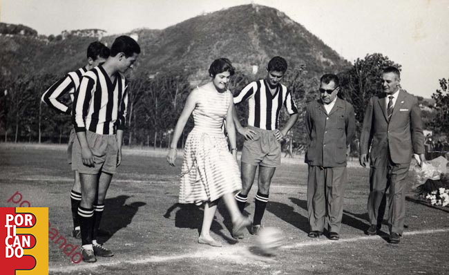 1957_Sagra_dei_giovani_Mariella_Avigliano_da_il_calcio_di_inizio.jpg