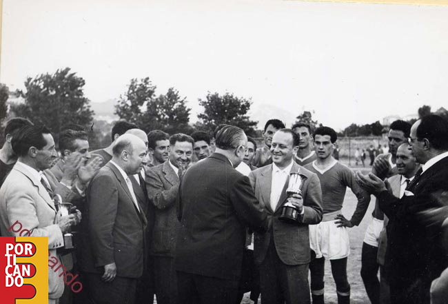 1957_Sagra_dei_giovani_organizzata_da_sport_sud_premiazione.jpg
