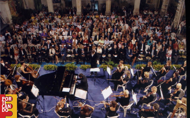 2004 festival internazionale di musica ritmo sinfonica al chiosto della madonna dell'olmo 2 (1)