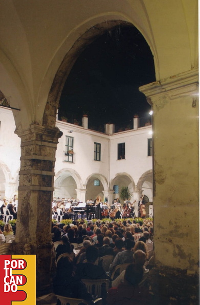 2004_festival_internazionale_di_musica_ritmo_sinfonica_al_chiostro_della_madonna_dell'olmo.jpg