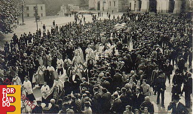 1940_circa_processione_di_sant'antonio_piazza_sanfrancesco.jpg
