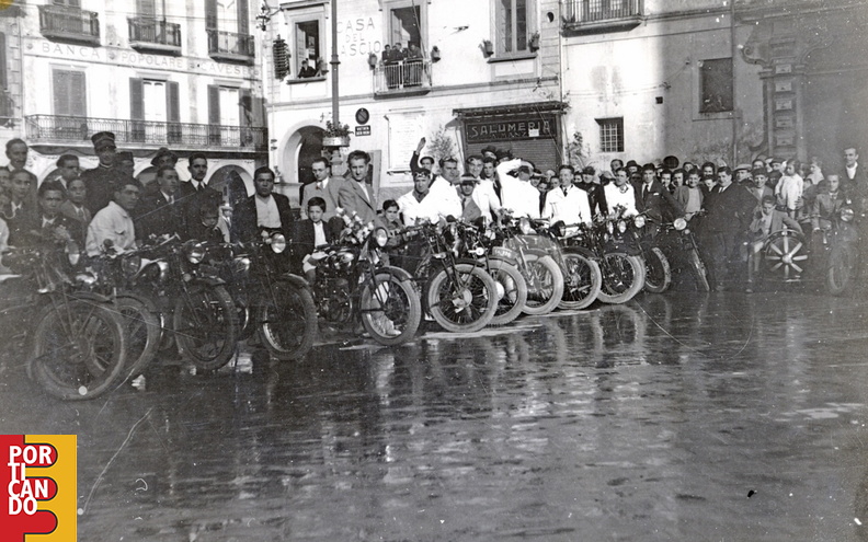 1940_raduno_motociclisto_con_Pietro_Punzi_e_Luigi_Avallone.jpg