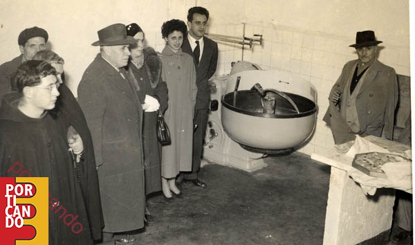 1954 inaugurazione della pannetteria di Nicola Pellegrino con padre Fedele Malandrino