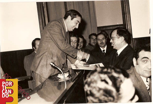 1960 circa Leopoldo Carmine premiato dalla giunta
