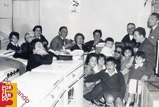 1960 Negozio elettrodomestici Fratelli Senatore Mario Alfredo Salvatore con figli e nipoti