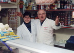 1991 Geppino Gigantino col la collaboratrice Antonietta nel primovia atenolfi negozio in