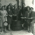 1947 La piccola Melania Di Mauro fra i dipendenti della Di MAuro in gita a San Liberatore