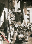 1961 Antonio Adinolfi ( gommista ) a dx con l'amico Fernando De Iulis