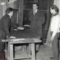 1962 Gaetano Lambiase tappezziere con il giovane Ciro Paris