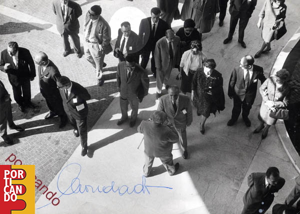 1962_Elio_ad_una_riunione_di_librai_alla_Mondadori.jpg