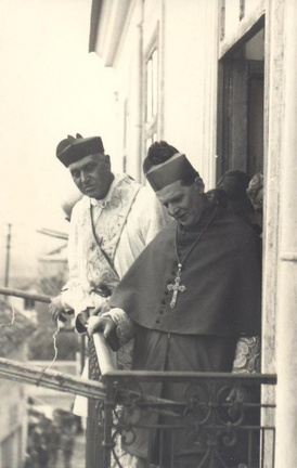 1950 circa visita di un cardinale a pregiato