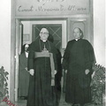 1965 circa Il canonico Raffaele Di Mauro con il vescovo Vozzi