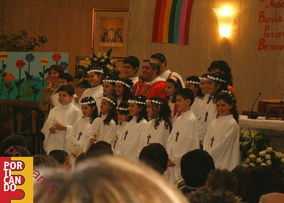 2004 Gruppo Comunioni a San Vito Nuova con il parroco Don Osvaldo fra gli altri Alfonso Maiorino