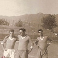 1954 campo sportivo Leopoldo Carmine con un amico e con Giuseppe Muoio