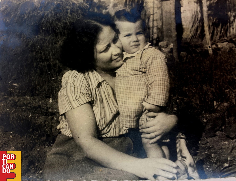 1952 circa Giovanni Sarno con la mamma