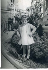 1957 circa Antonella D'arco in piazza