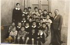 Mazzini 1950-1951 V  elementare del maestro Carfora ( foto di Guglielmo Lamberti II a dx della quarta fila )