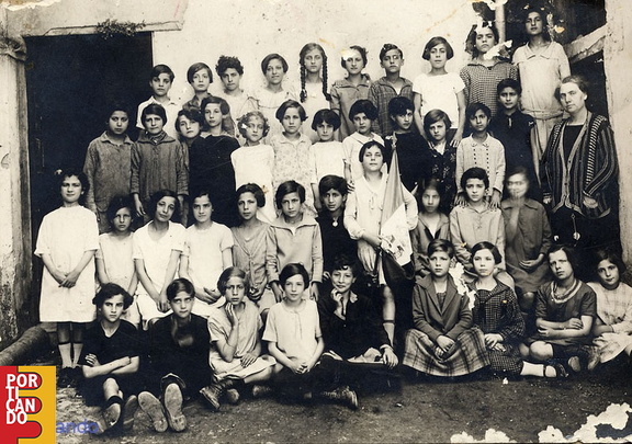 1930 circa gruppo di ragazze