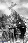 1932 circa Vincenza Melone con un gruppo di amici e parenti a Monte Castello