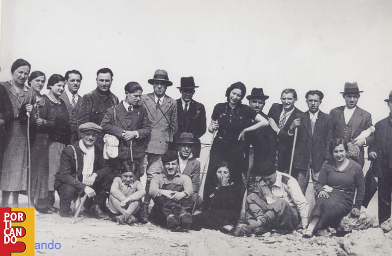 1945 circa Lunedi in AlbIs fra gli altri Don Luigi Avallone e Ciccio Lambiase