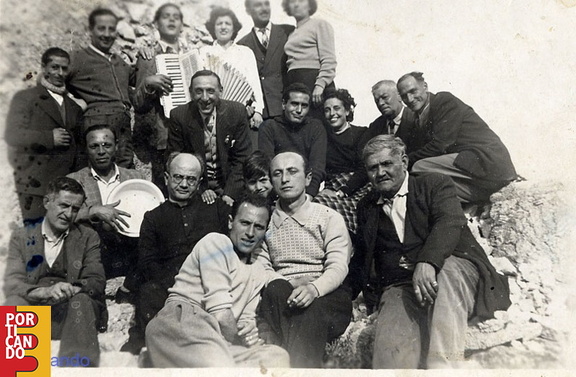 1946 circa Armando Cardamone in gita con amici