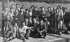 1950 aprile   ragazzi di cava alla stazione con straniere (Nicola Guida )