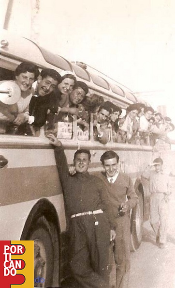 1951 gita a Pozzuoli in primo piamo Leopoldo Carmine e Andrea Gambardella